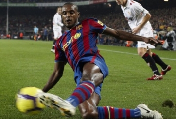 VIDEO: Phá bóng hết mình như hậu vệ Eric Abidal